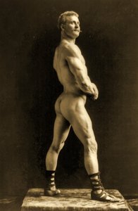 Eugen Sandow, i klassisk gammel gresk-romersk positur, ca. 1893